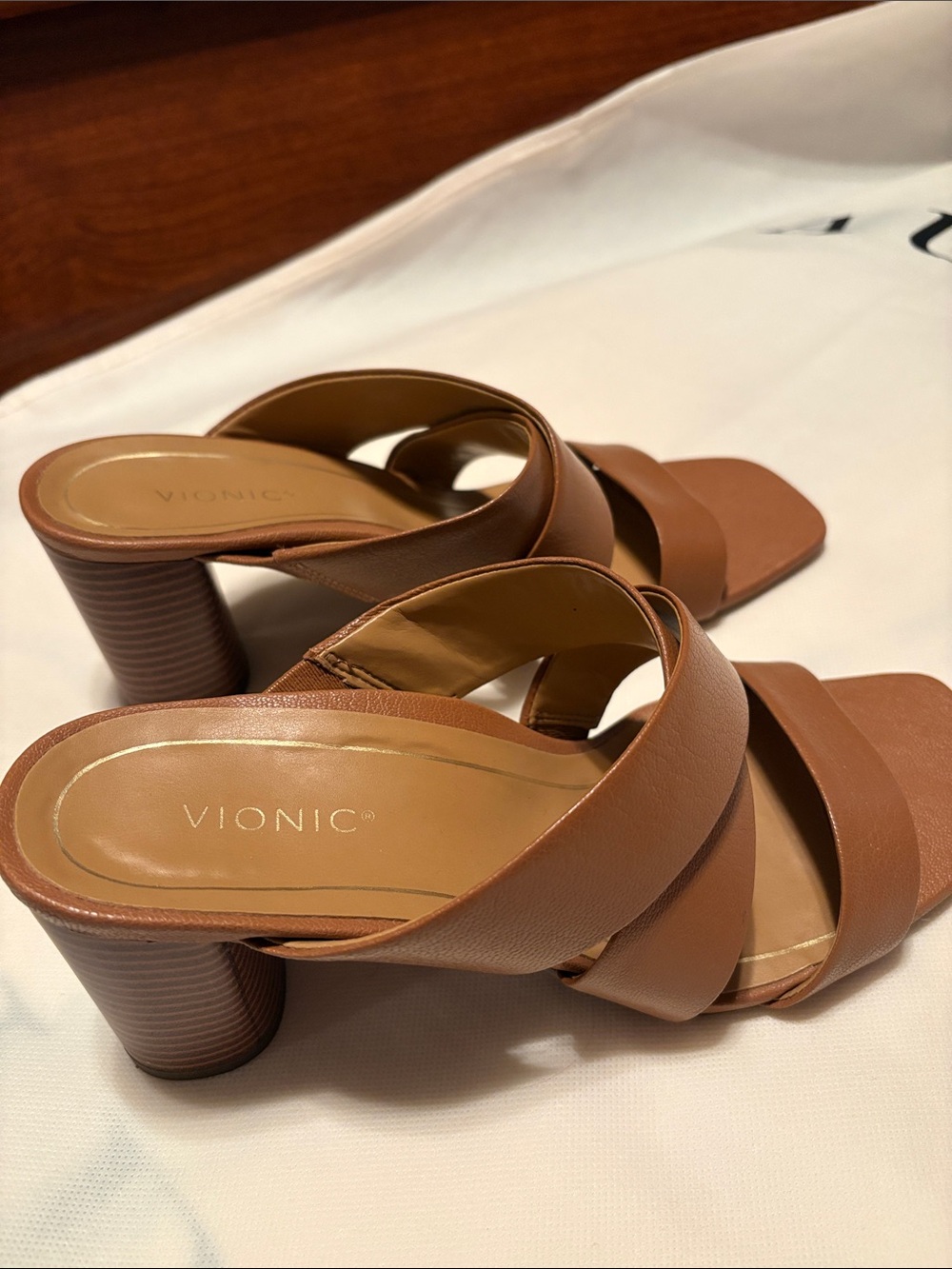 Vionic Women's Brown Crisscross Block Heel Sandals